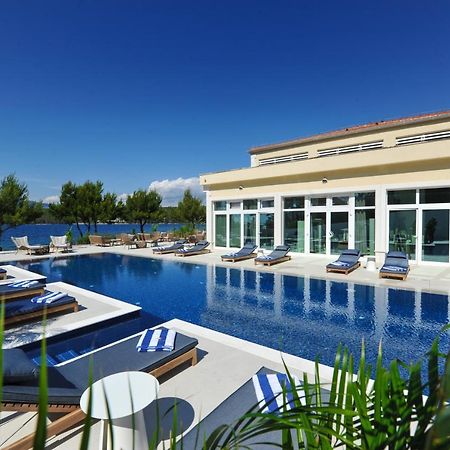 Hotel Antica-Seafront Hotel With Comfortable Rooms And Pool Stari Grad  Zewnętrze zdjęcie