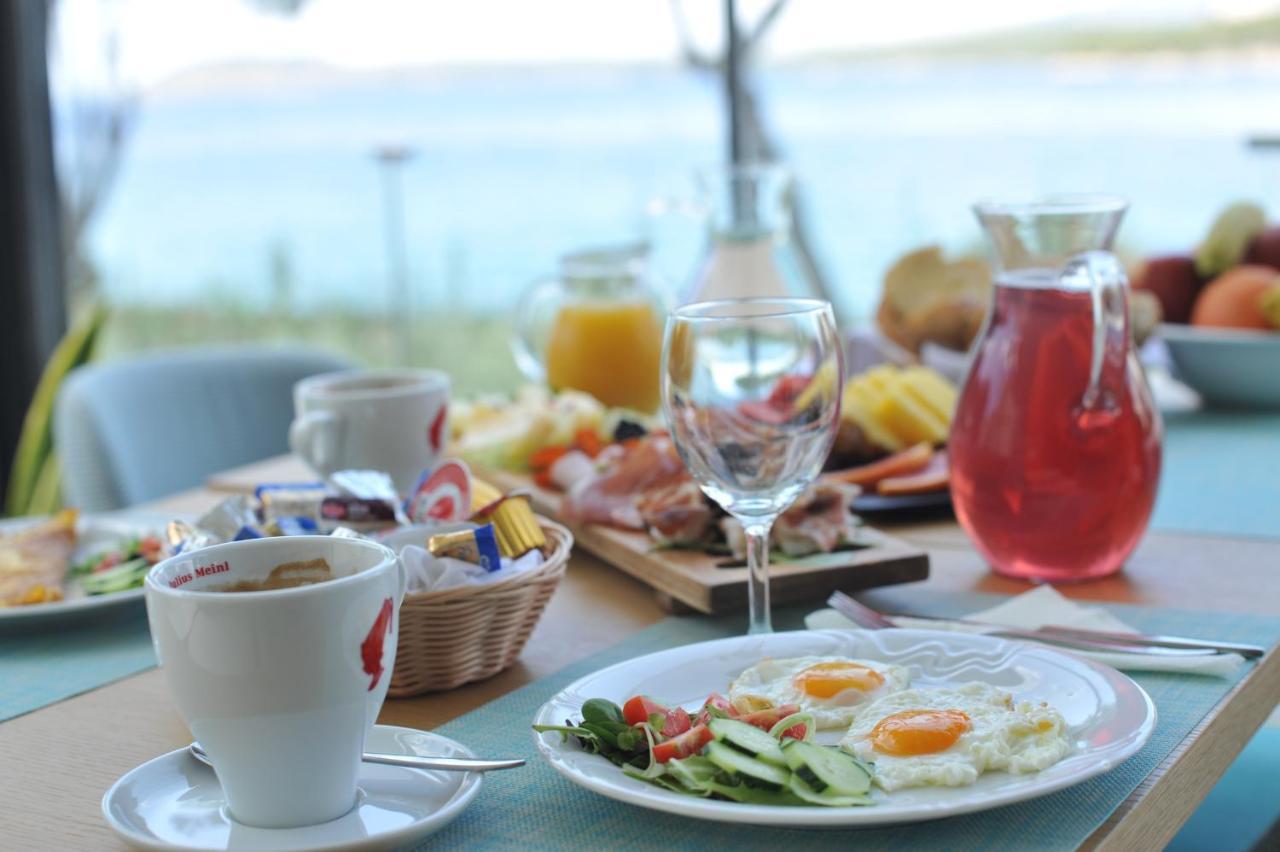 Hotel Antica-Seafront Hotel With Comfortable Rooms And Pool Stari Grad  Zewnętrze zdjęcie