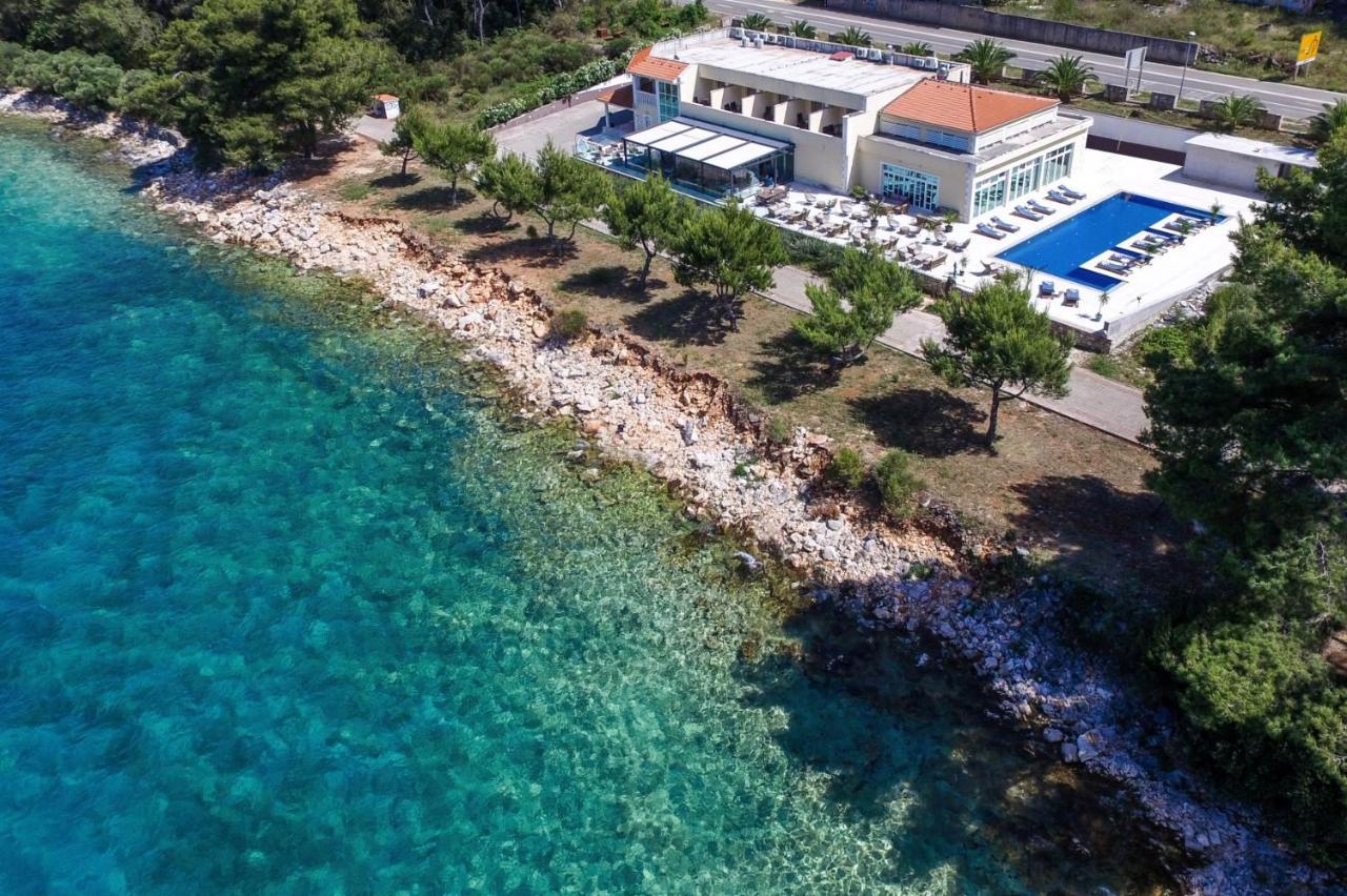Hotel Antica-Seafront Hotel With Comfortable Rooms And Pool Stari Grad  Zewnętrze zdjęcie