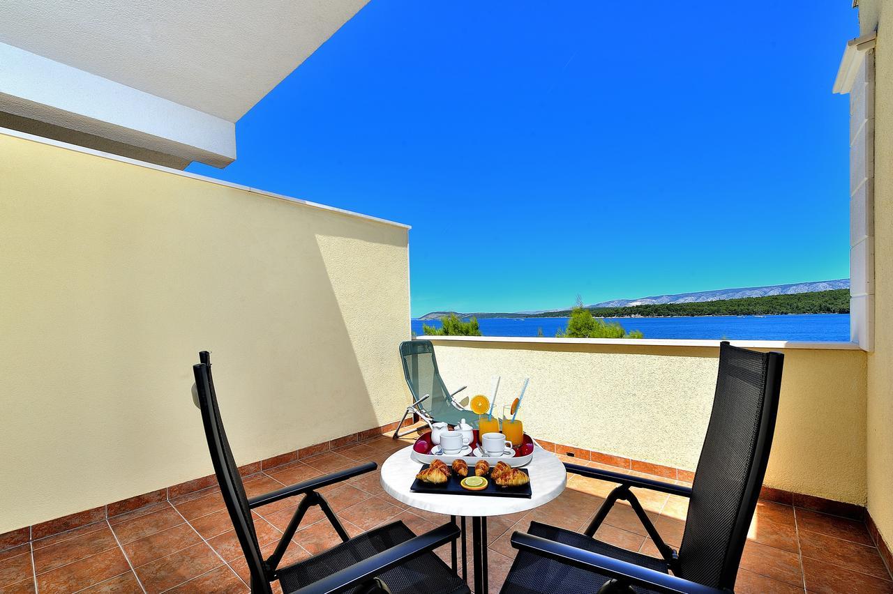 Hotel Antica-Seafront Hotel With Comfortable Rooms And Pool Stari Grad  Zewnętrze zdjęcie