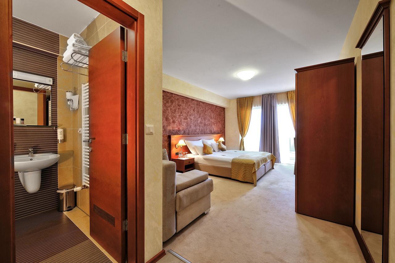 Hotel Antica-Seafront Hotel With Comfortable Rooms And Pool Stari Grad  Zewnętrze zdjęcie