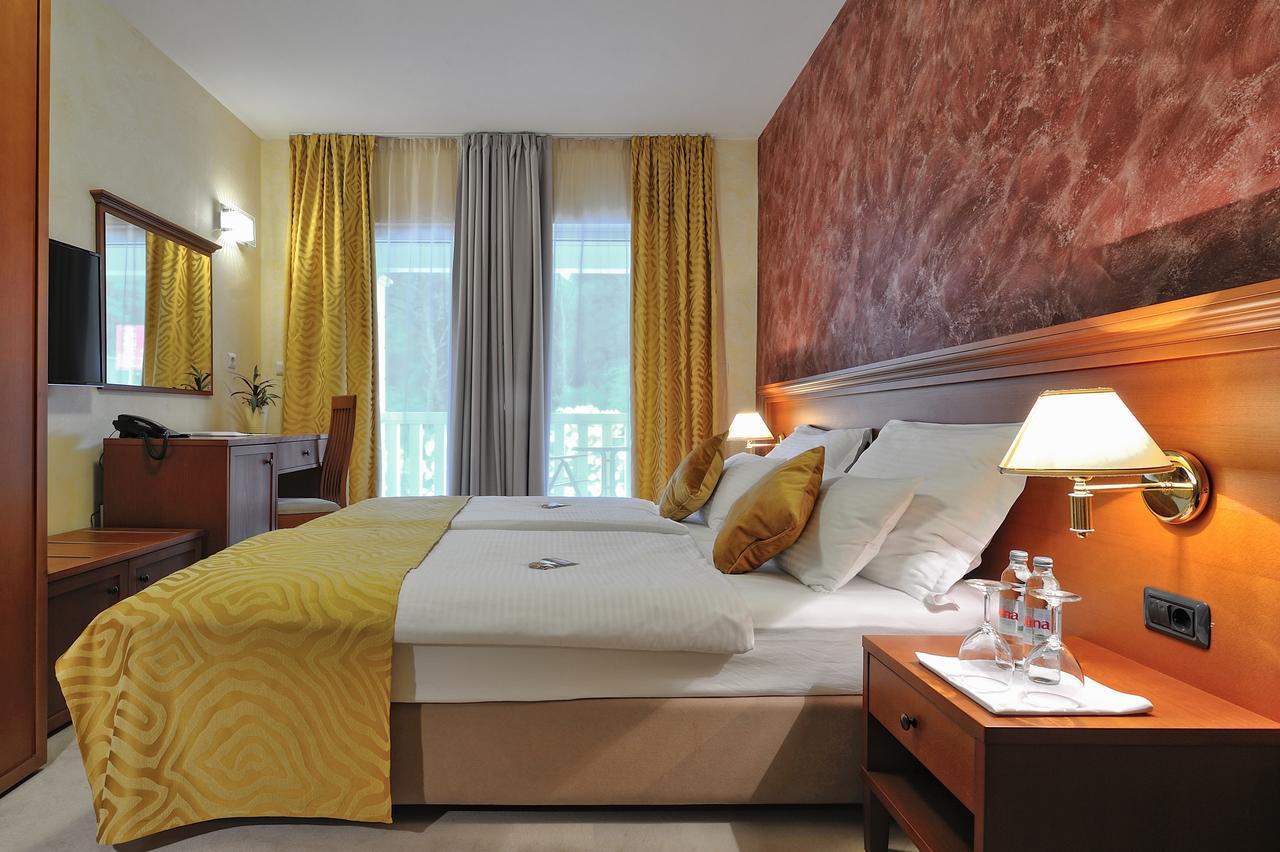 Hotel Antica-Seafront Hotel With Comfortable Rooms And Pool Stari Grad  Zewnętrze zdjęcie