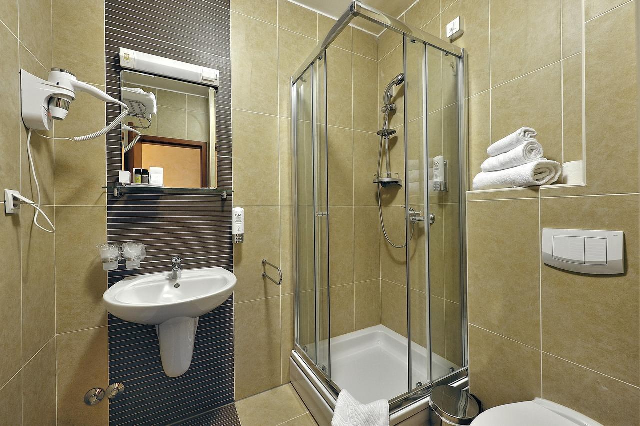 Hotel Antica-Seafront Hotel With Comfortable Rooms And Pool Stari Grad  Zewnętrze zdjęcie
