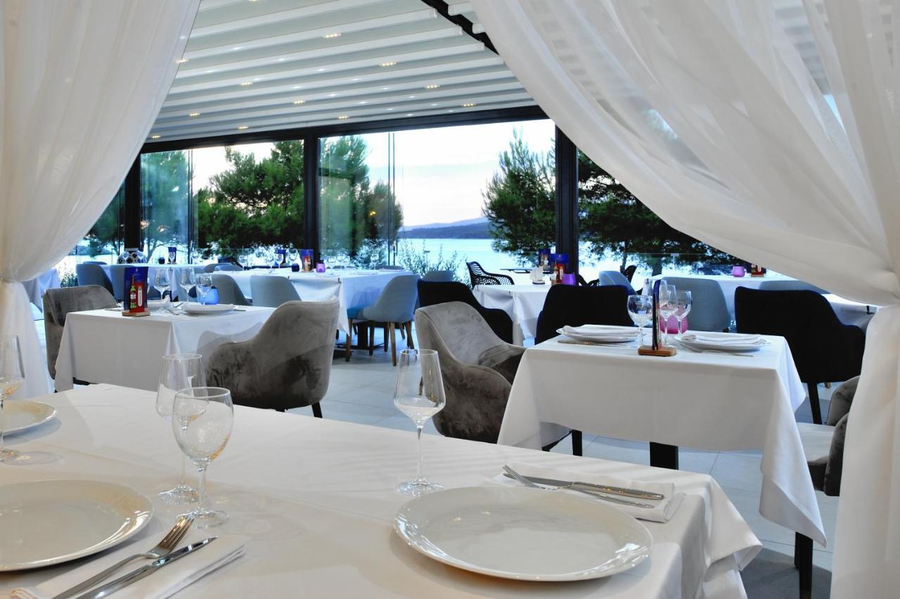 Hotel Antica-Seafront Hotel With Comfortable Rooms And Pool Stari Grad  Zewnętrze zdjęcie